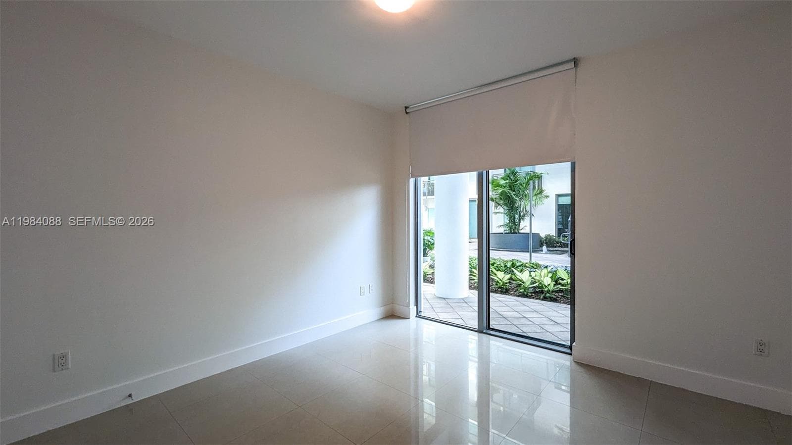 A11984088 — Miami Beach — 12