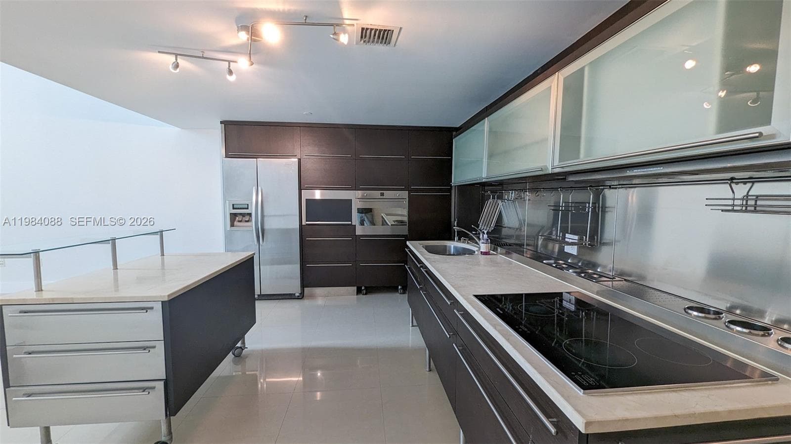 A11984088 — Miami Beach — 3