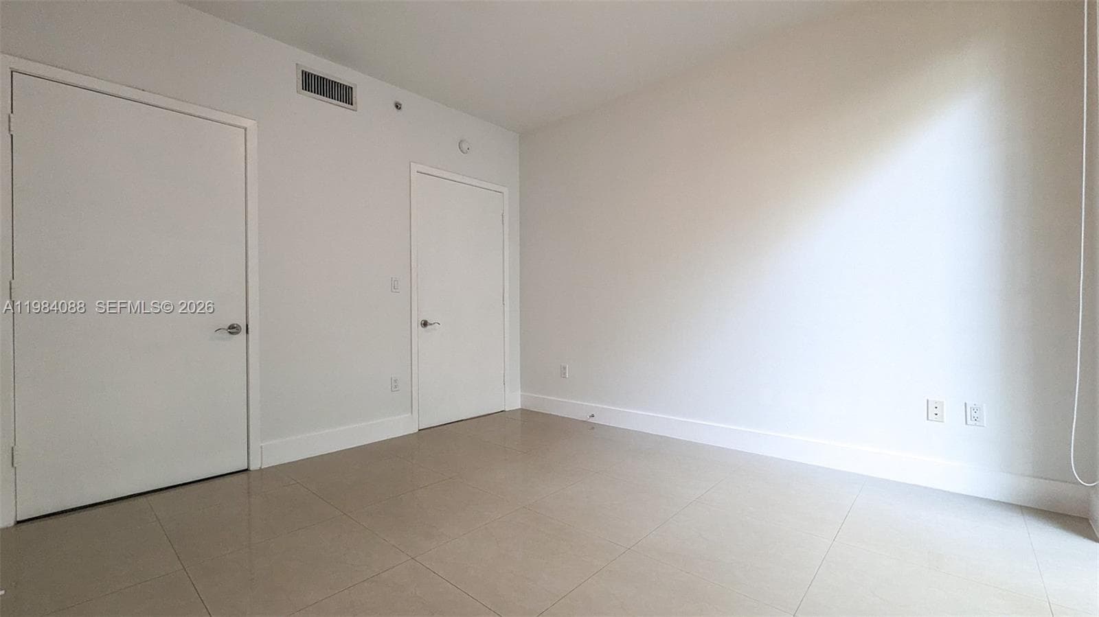 A11984088 — Miami Beach — 10