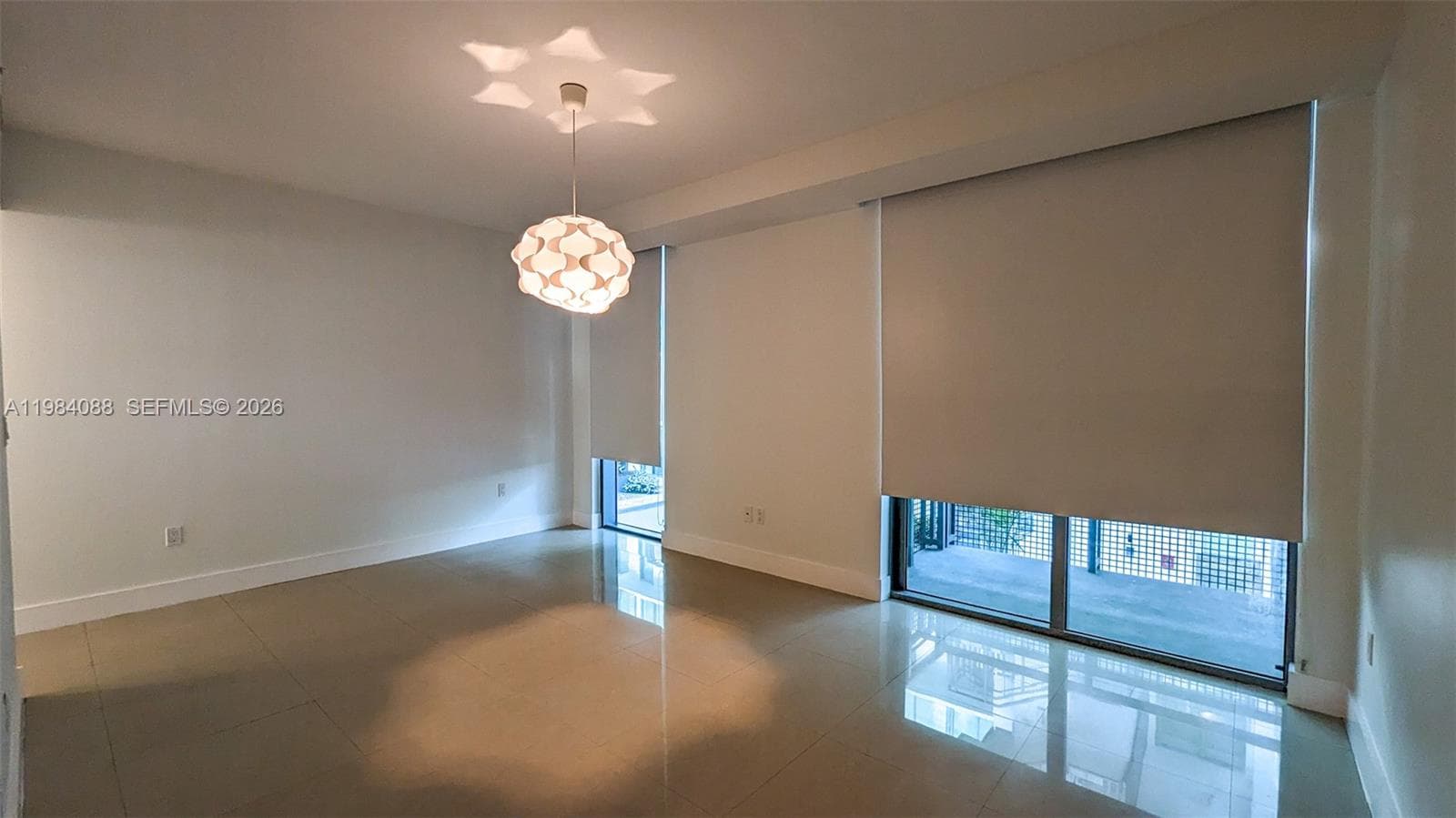 A11984088 — Miami Beach — 19