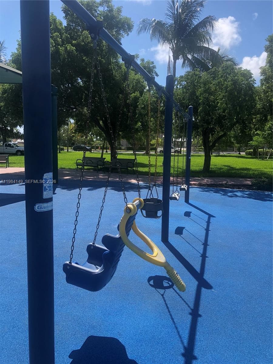 A11984149 — Miami Beach — 30