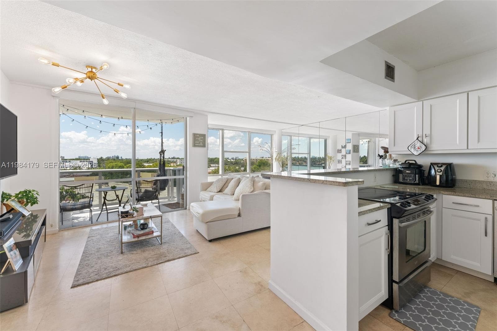 A11984179 — Miami Beach