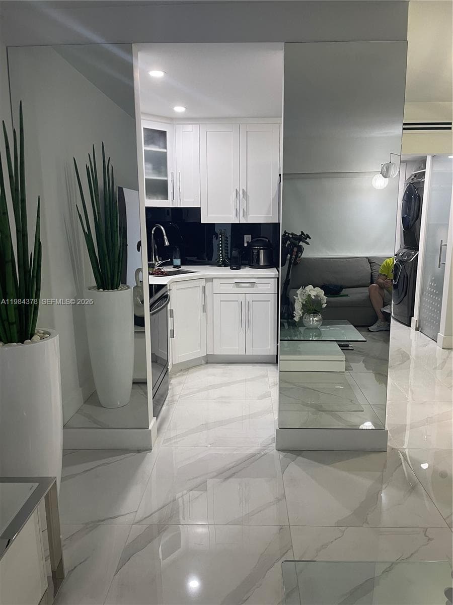 A11984378 — Miami Beach — 6