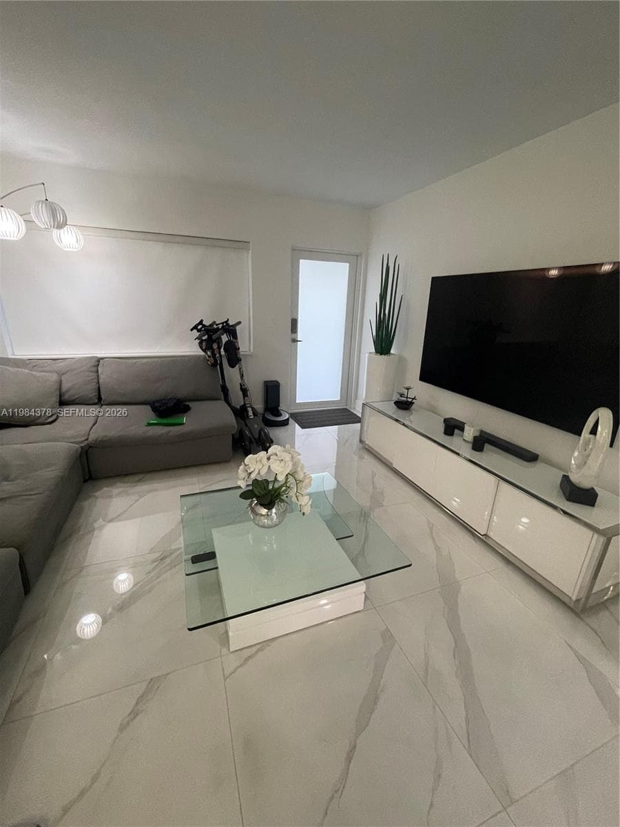A11984378 — Miami Beach — 3