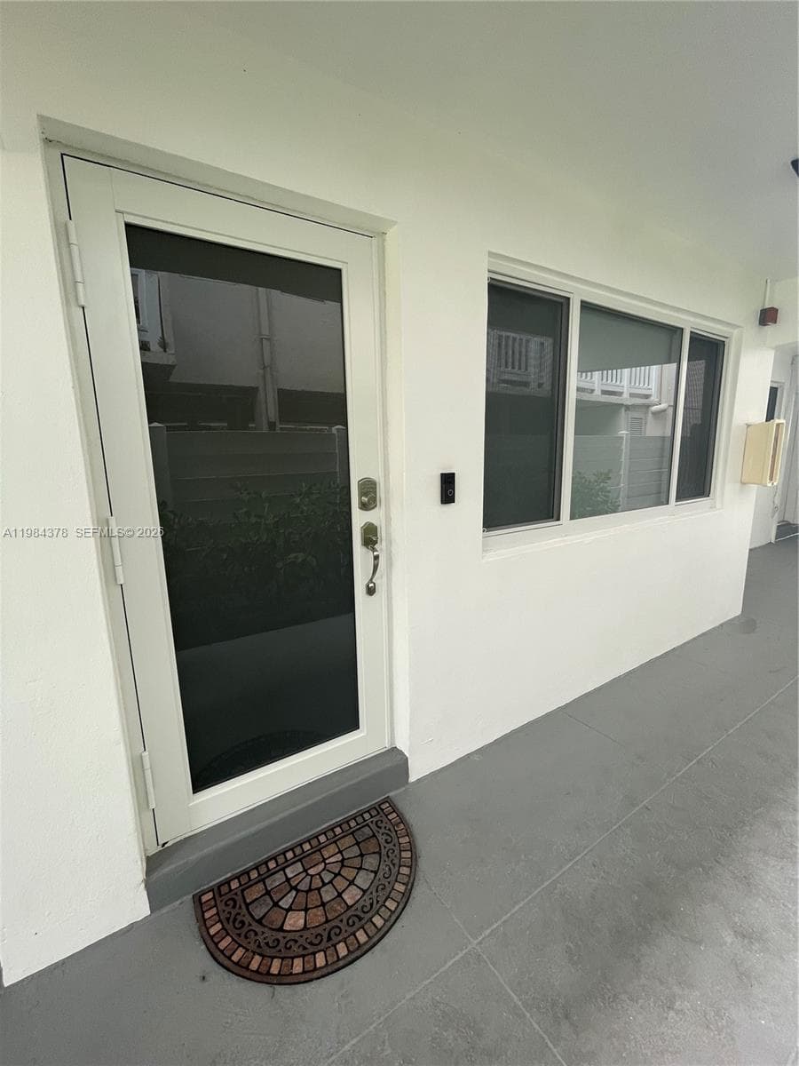 A11984378 — Miami Beach
