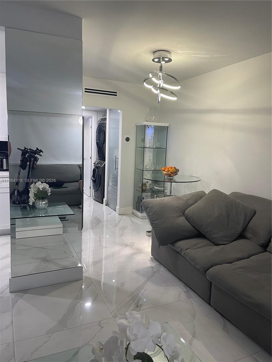 A11984378 — Miami Beach — 5
