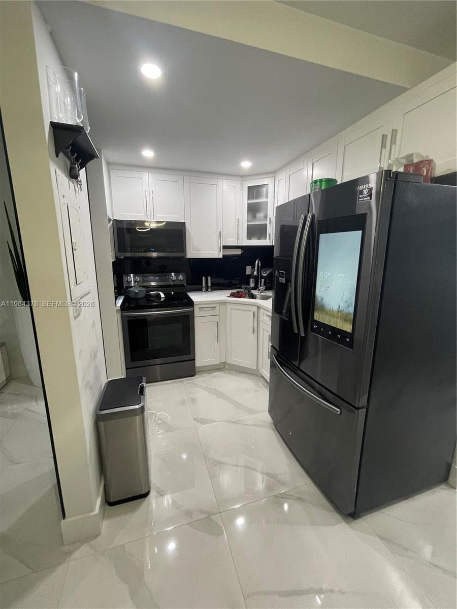 A11984378 — Miami Beach — 11