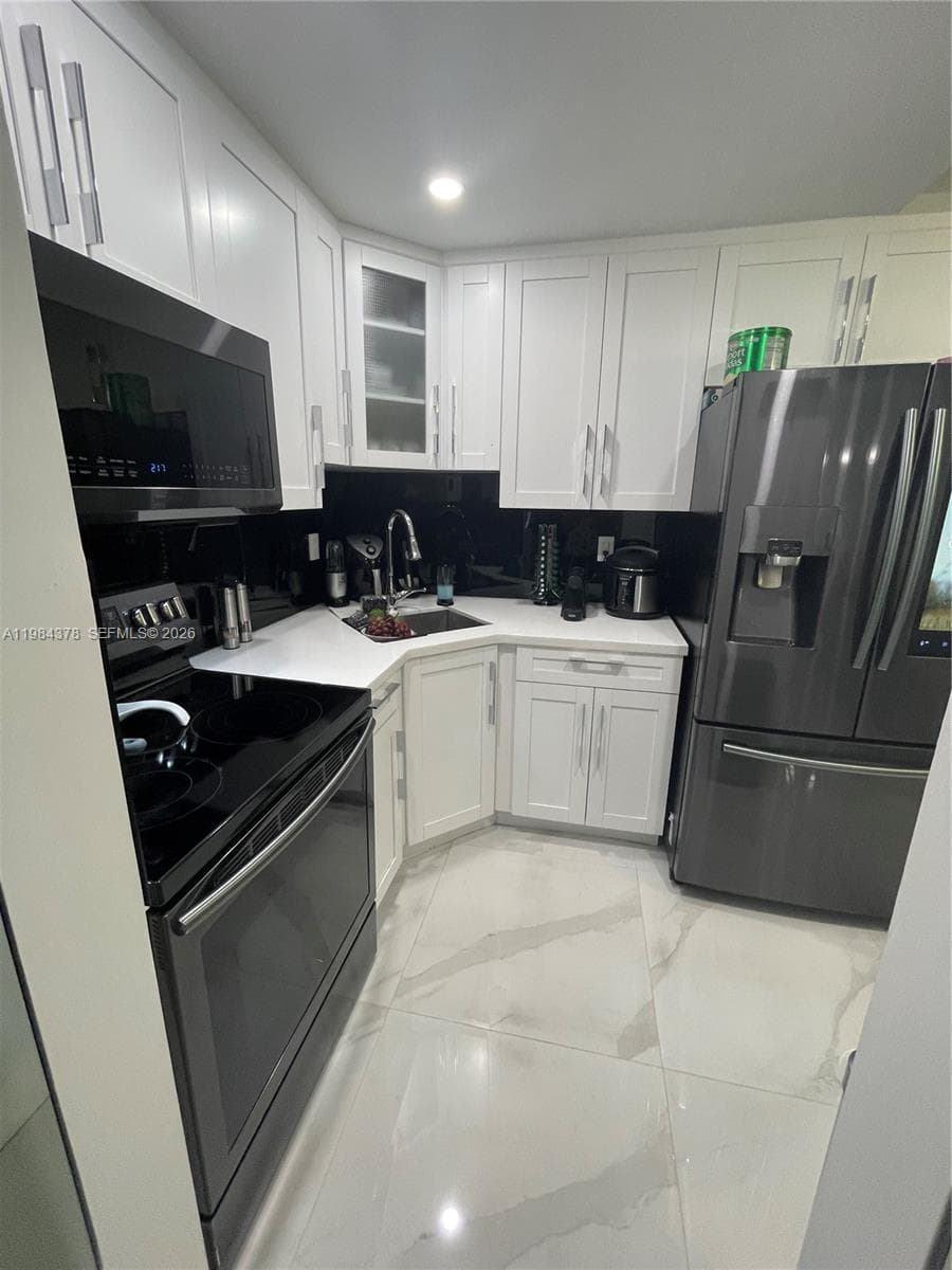 A11984378 — Miami Beach — 8