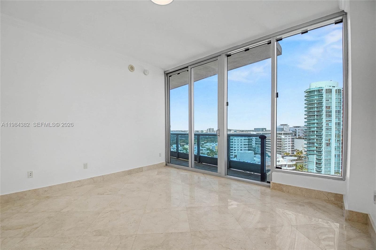 A11984382 — Miami Beach — 34
