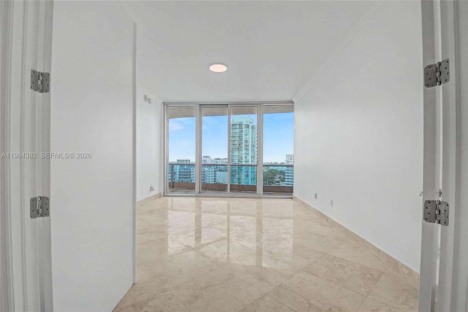 A11984382 — Miami Beach — 31