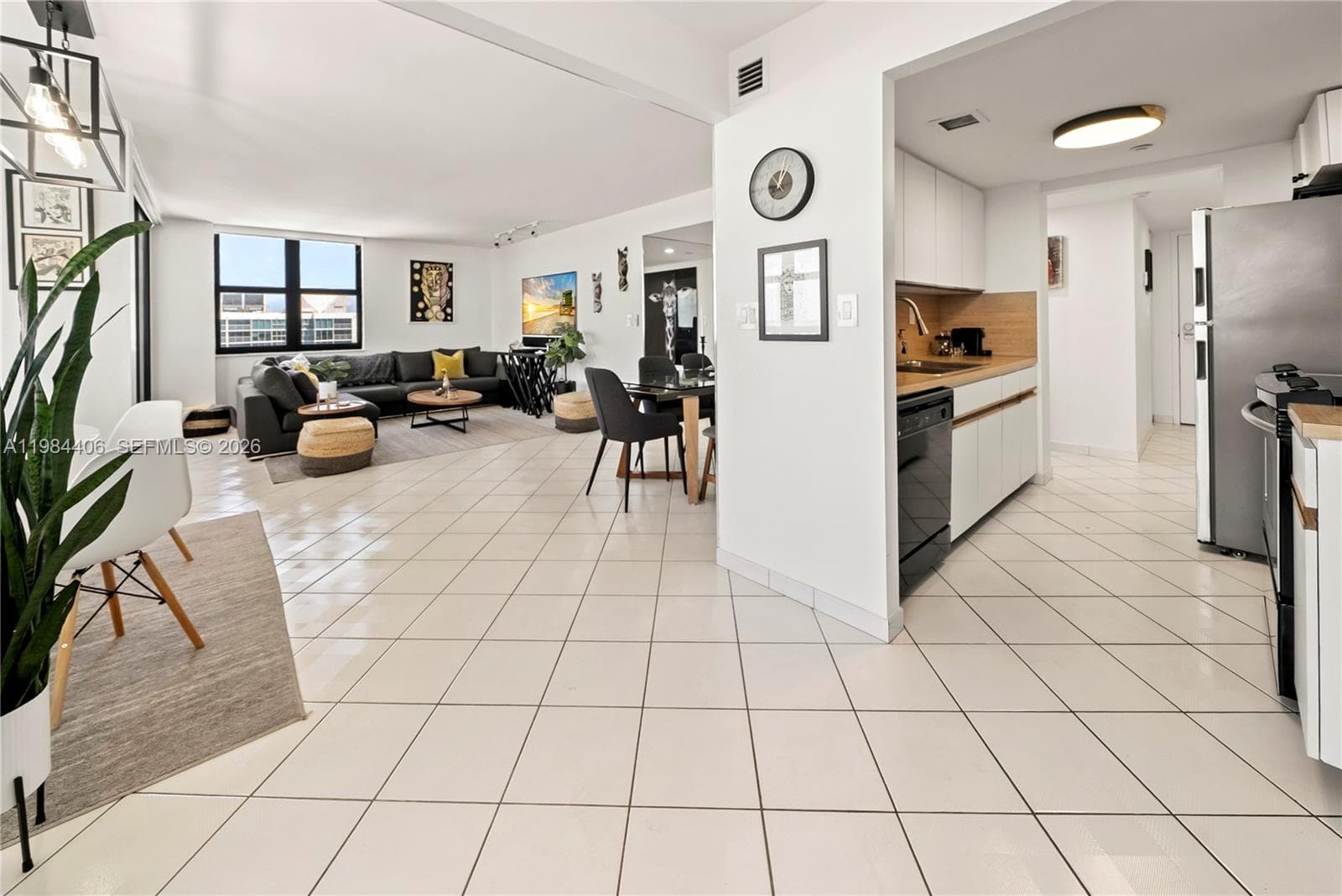 A11984406 — Miami Beach — 6