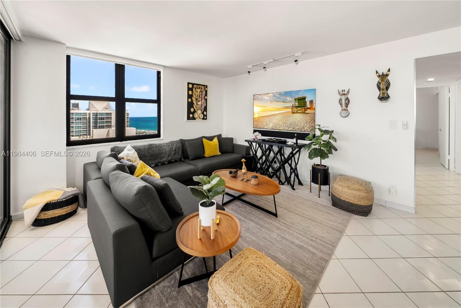 A11984406 — Miami Beach — 17