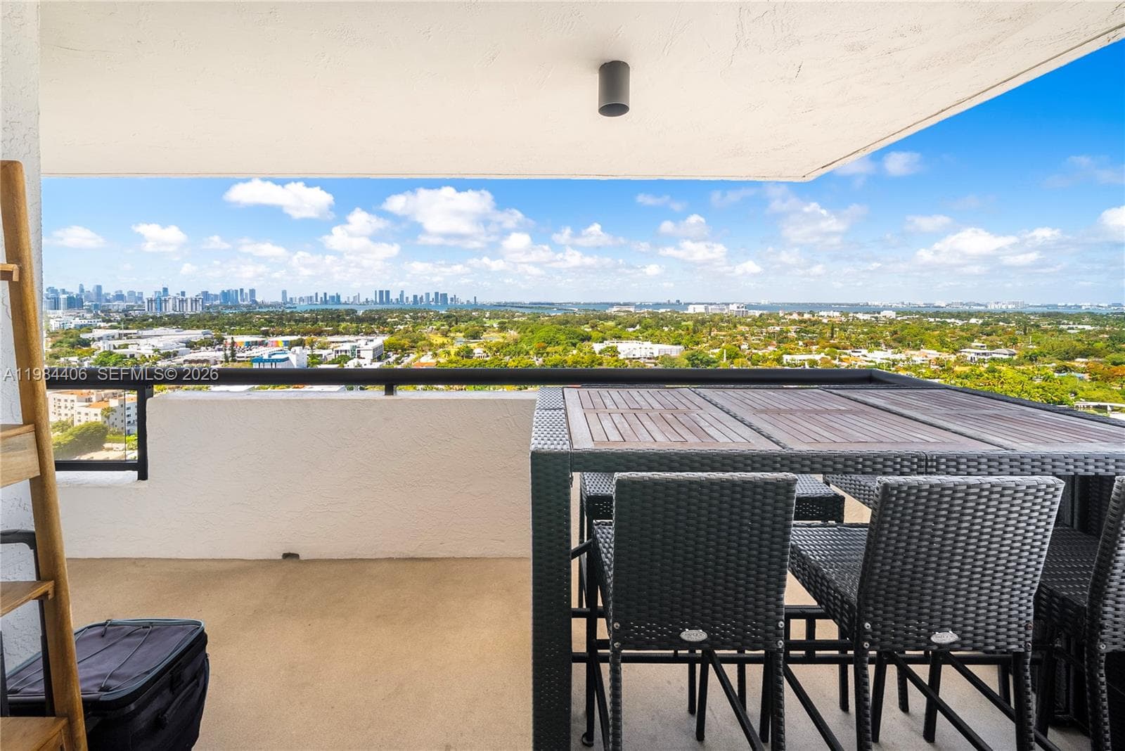 A11984406 — Miami Beach — 36