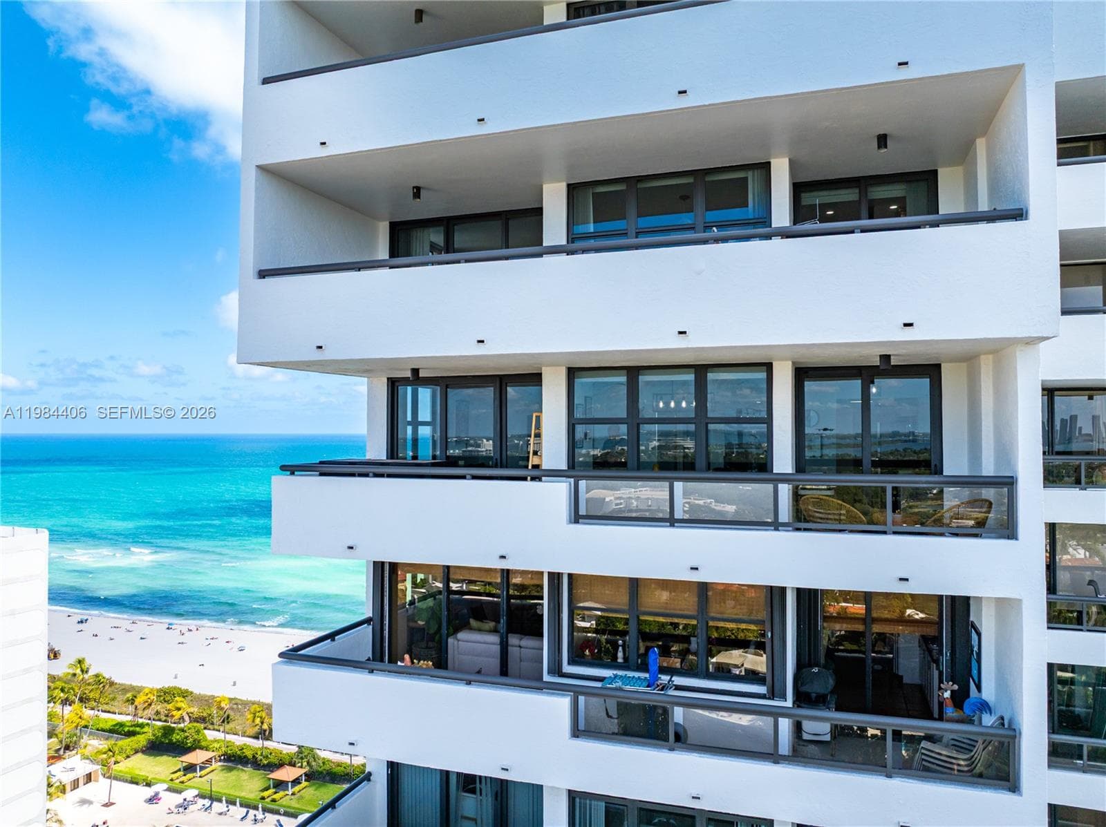 A11984406 — Miami Beach — 41