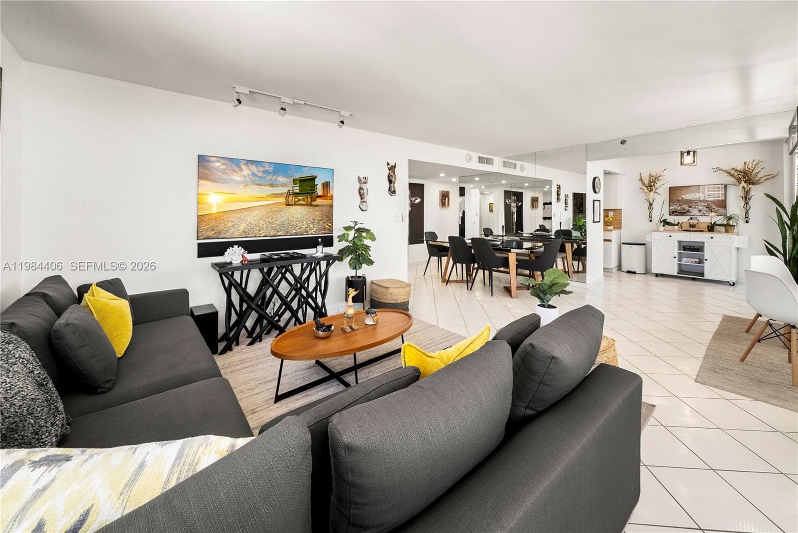 A11984406 — Miami Beach — 18