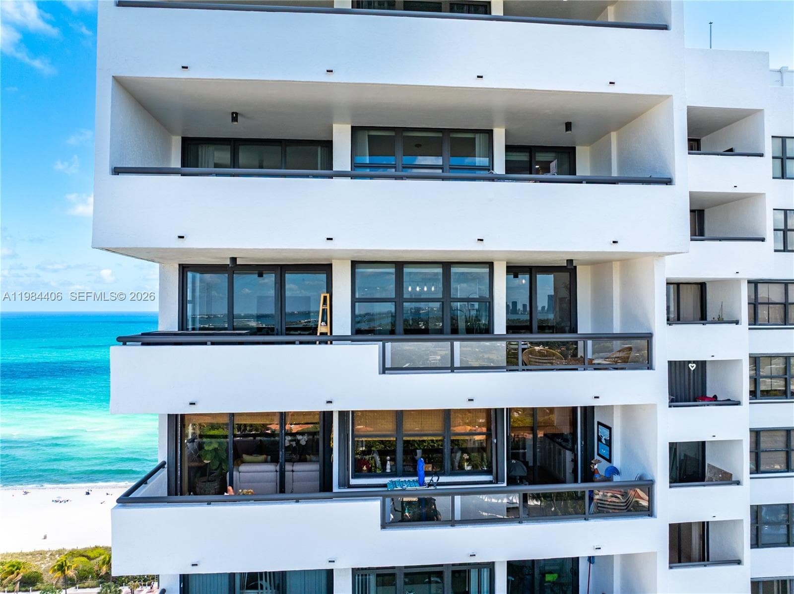 A11984406 — Miami Beach — 40