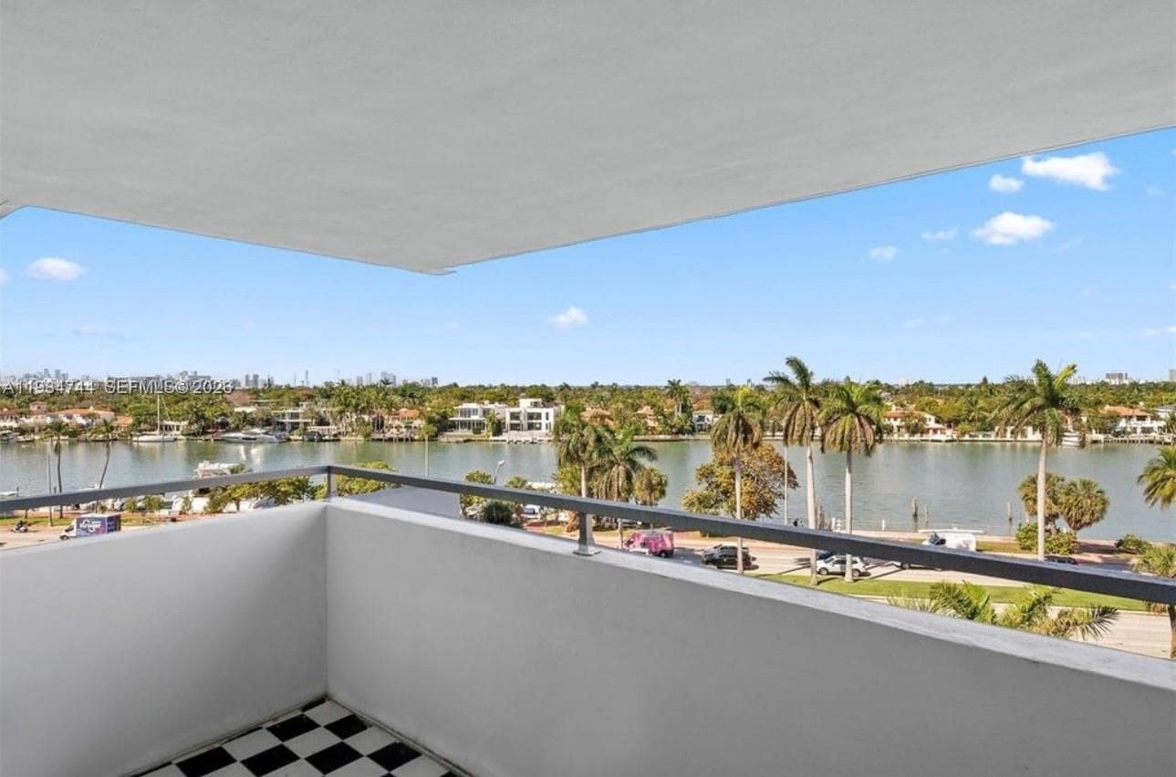 A11984744 — Miami Beach — 23