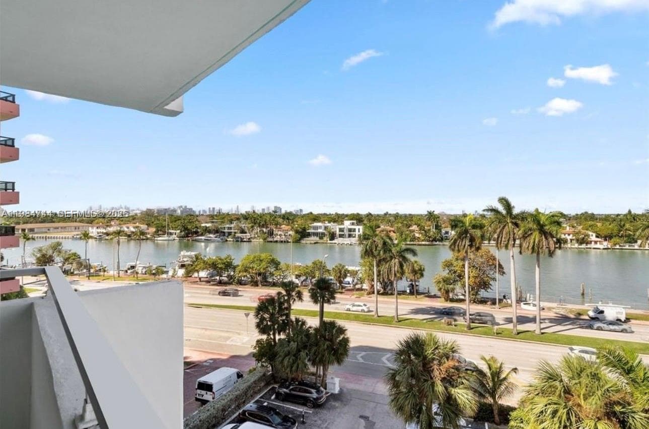 A11984744 — Miami Beach — 24