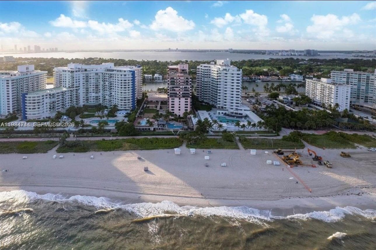 A11984744 — Miami Beach — 30