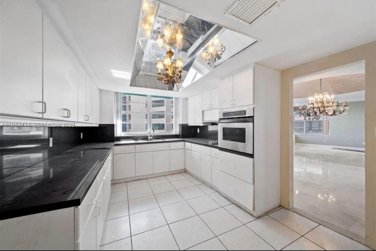 A11984744 — Miami Beach — 10