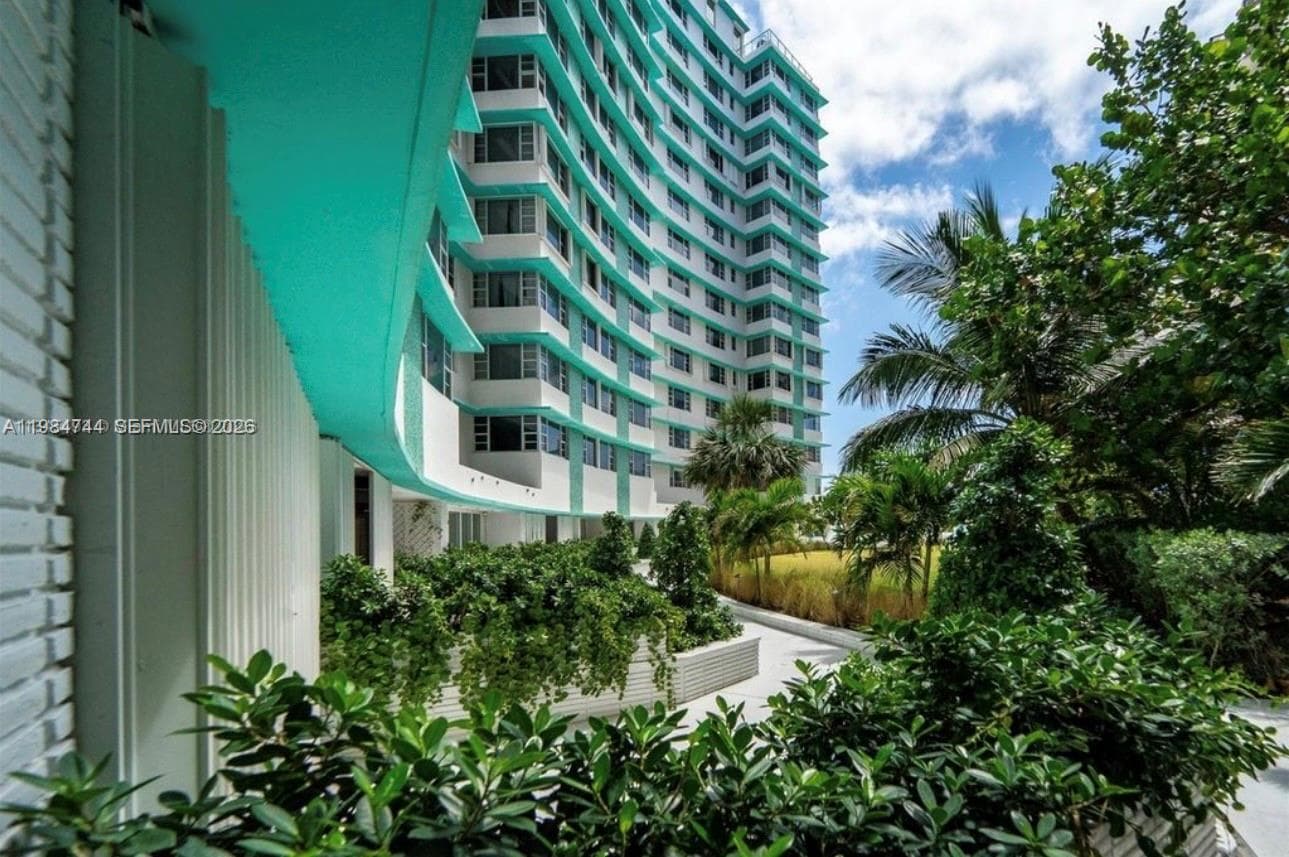 A11984744 — Miami Beach — 33