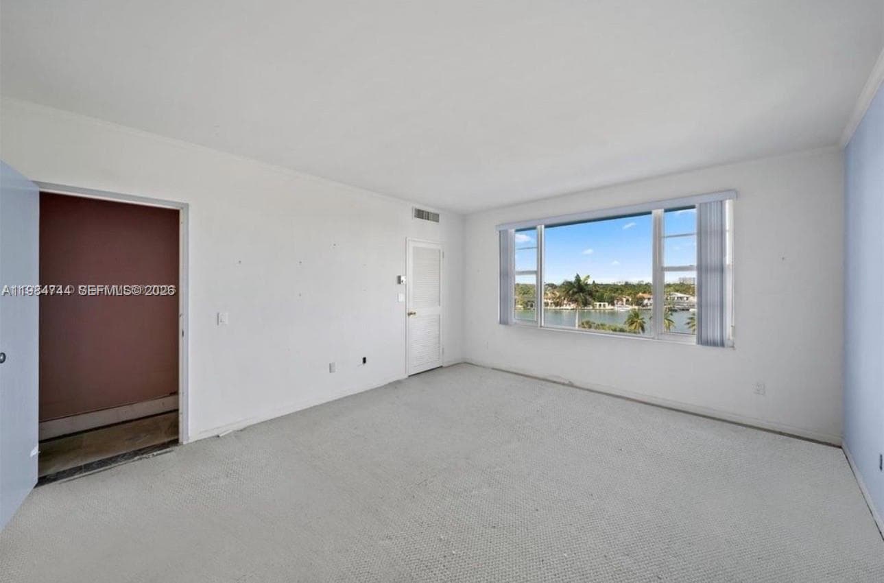 A11984744 — Miami Beach — 14