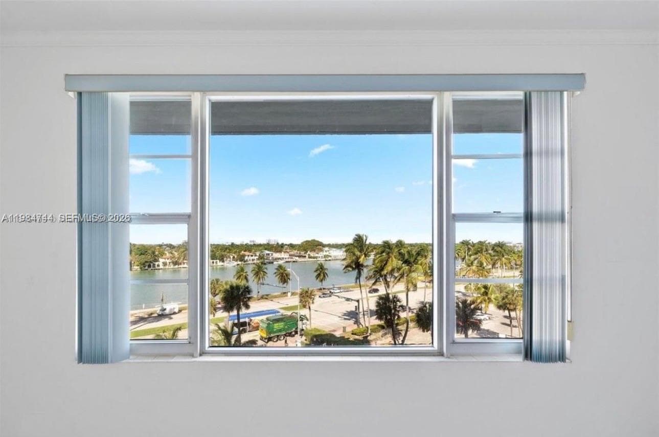 A11984744 — Miami Beach — 15