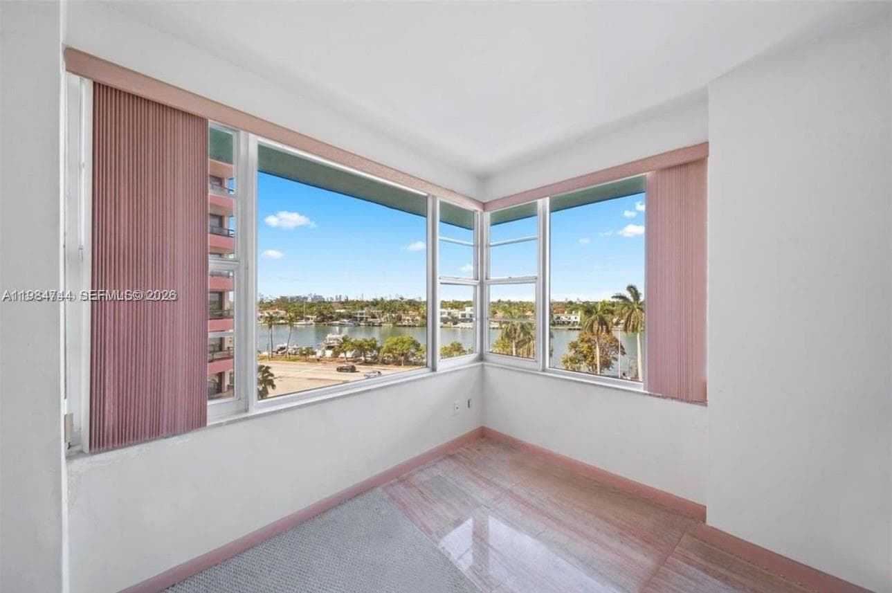 A11984744 — Miami Beach — 21