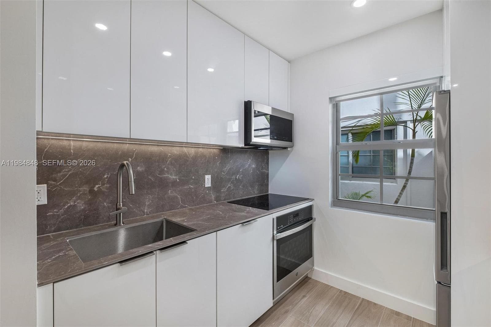 A11984848 — Miami Beach — 2