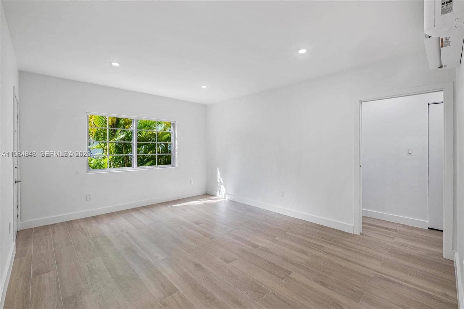 A11984848 — Miami Beach — 6