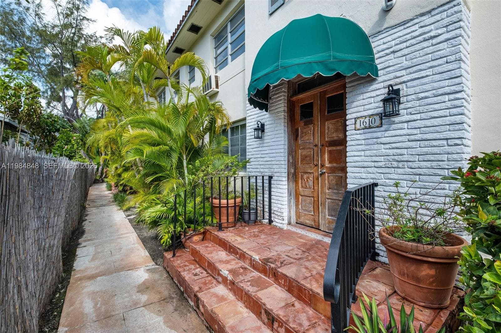 A11984848 — Miami Beach — 15