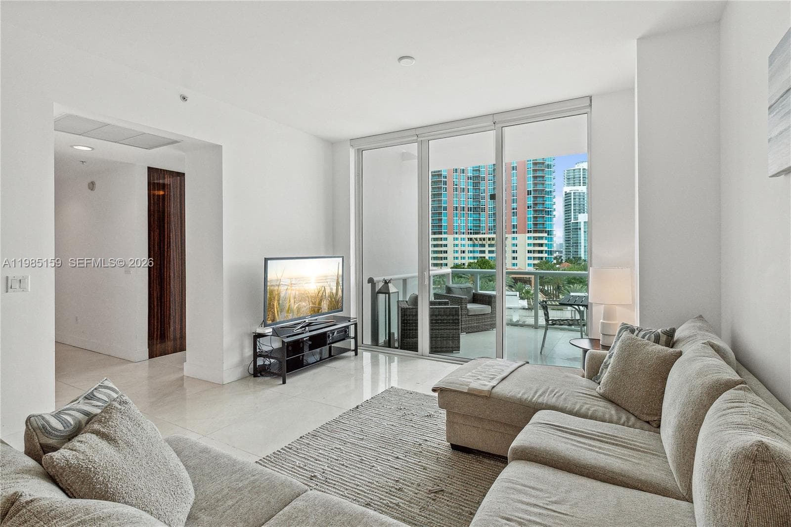 A11985159 — Miami Beach