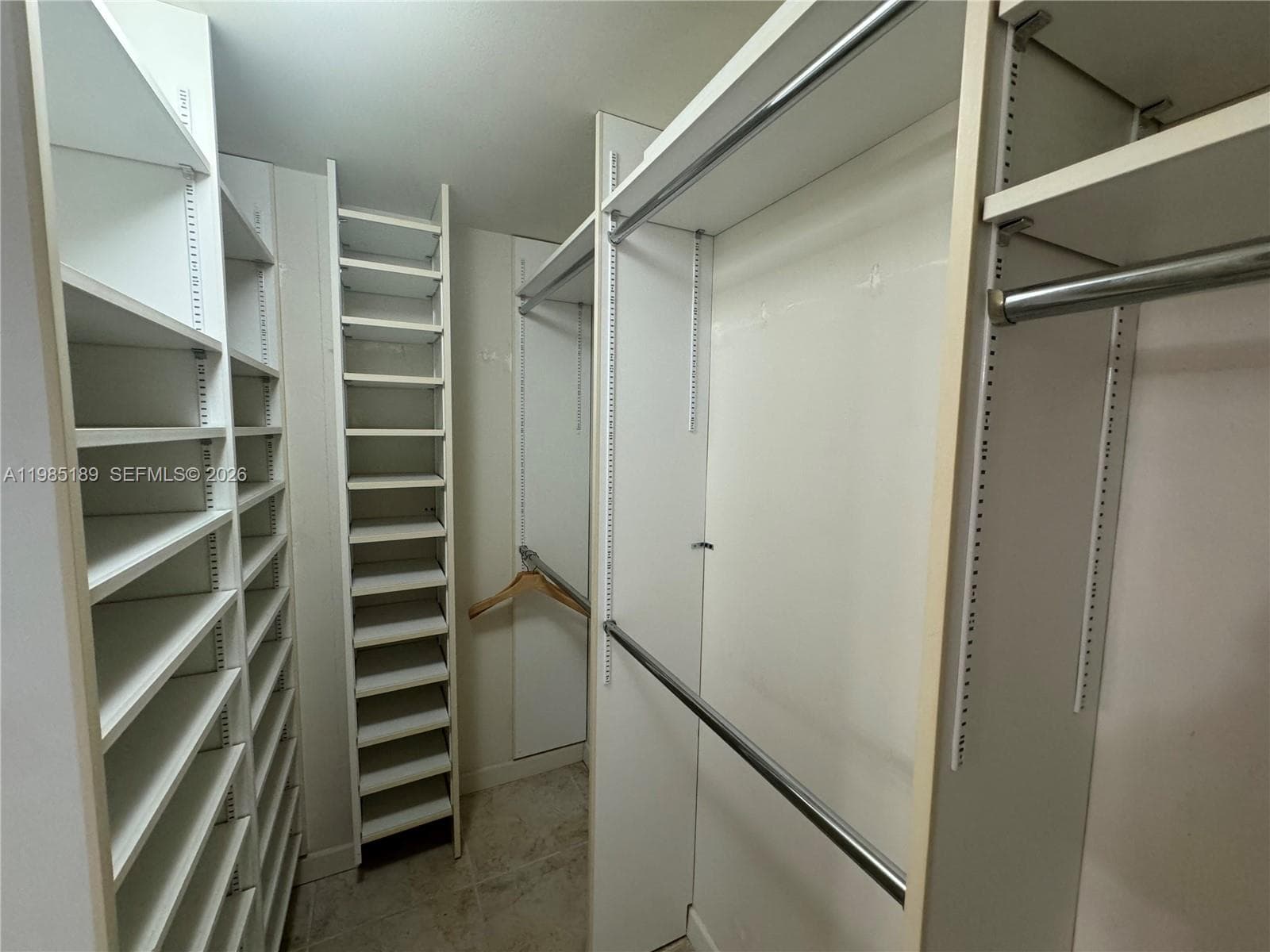 A11985189 — Miami Beach — 25