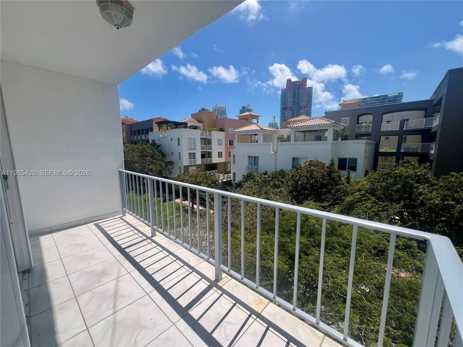A11985420 — Miami Beach — 23