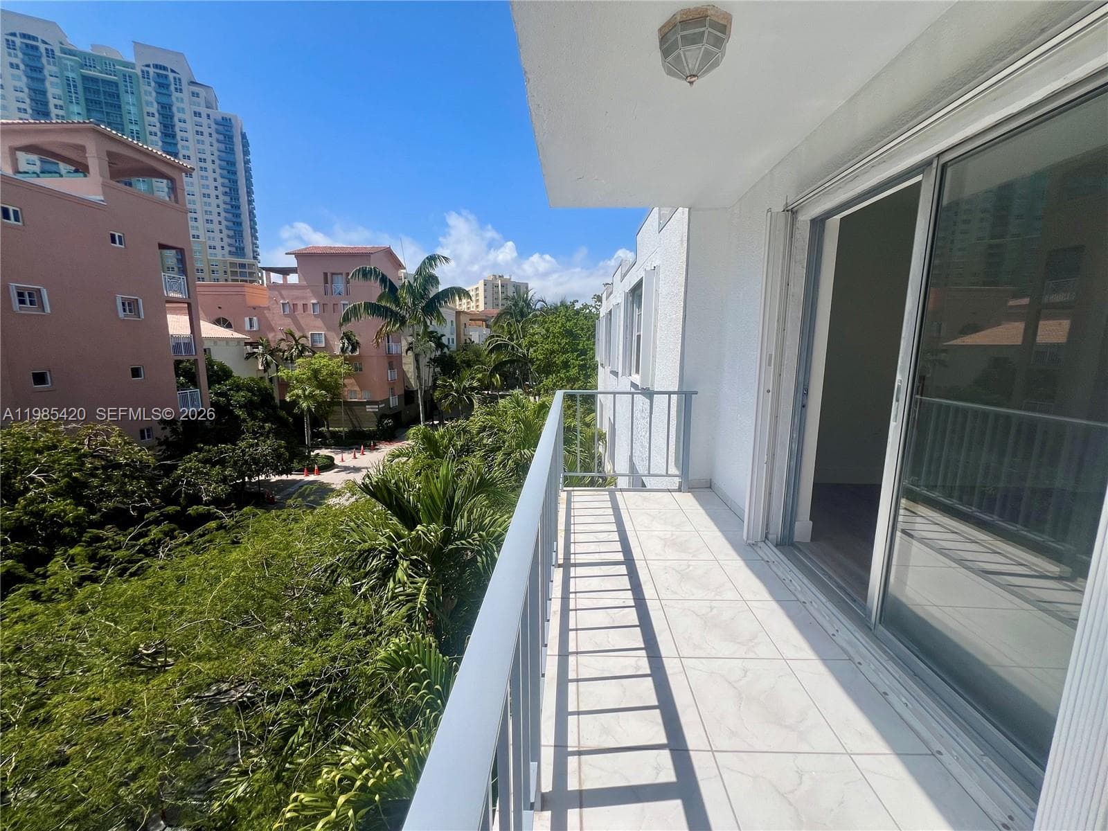A11985420 — Miami Beach — 24