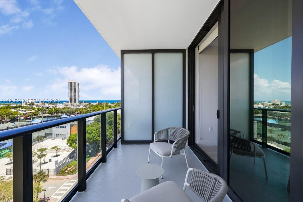A11985620 — Miami Beach — 20