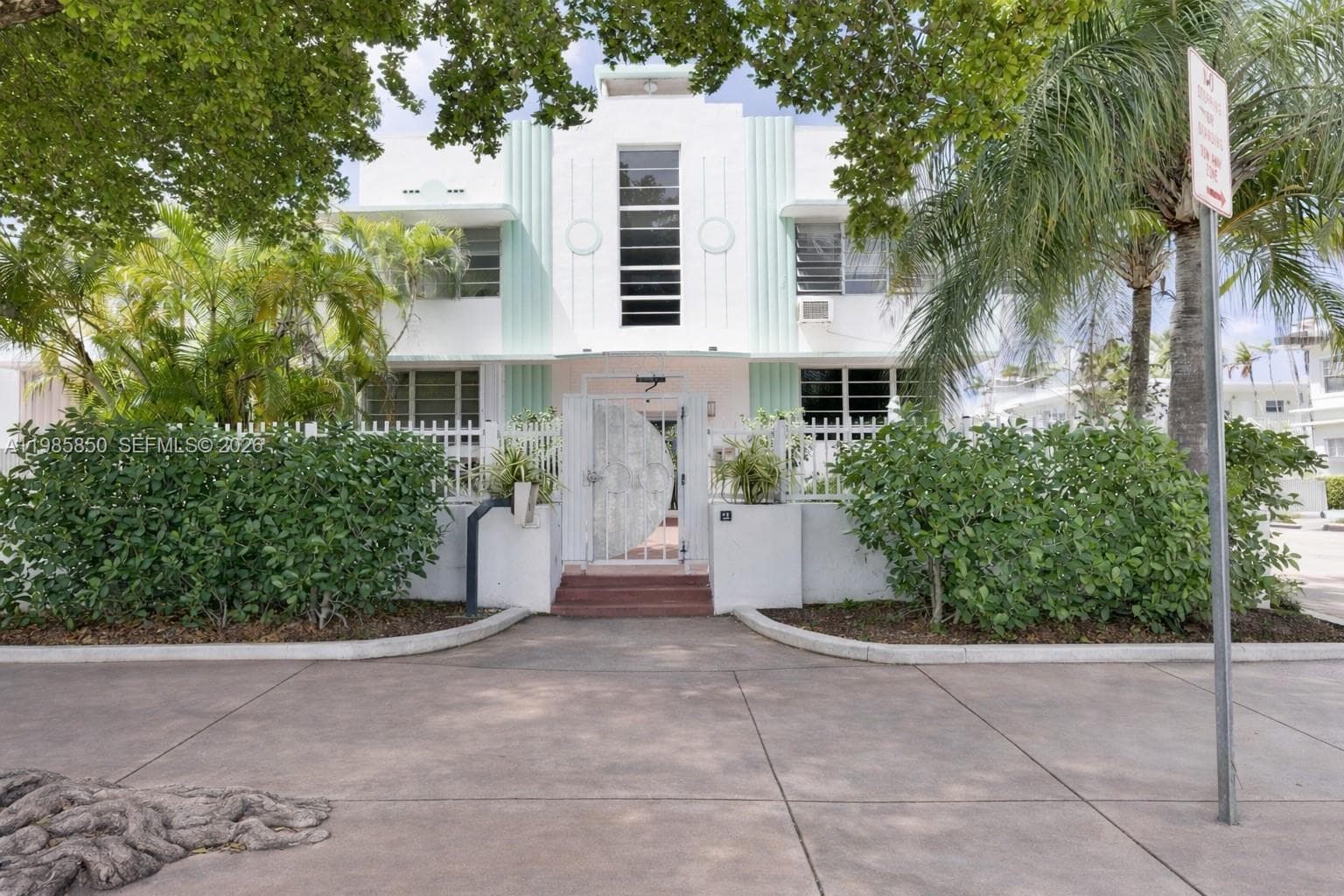 A11985850 — Miami Beach