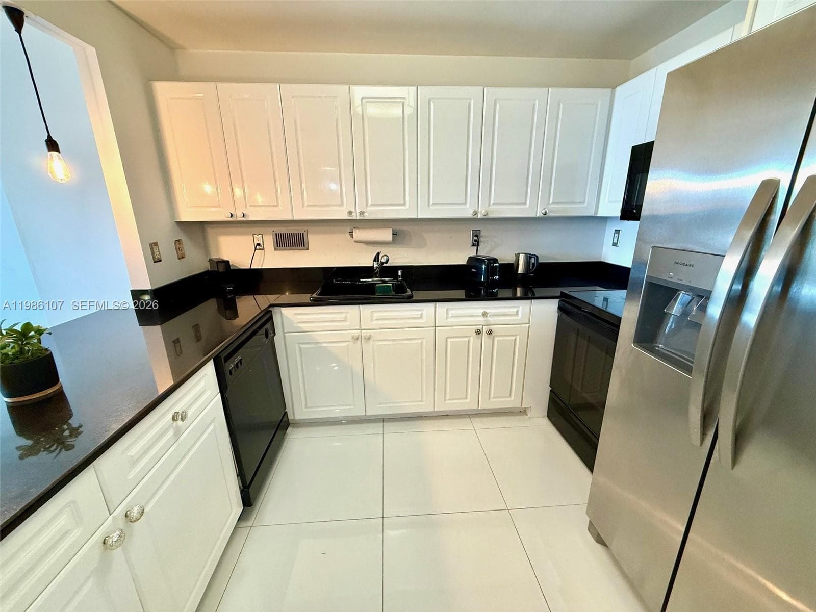 A11986107 — Miami Beach — 11