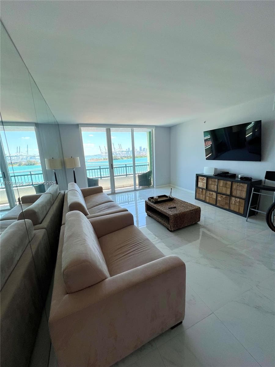 A11986196 — Miami Beach — 6