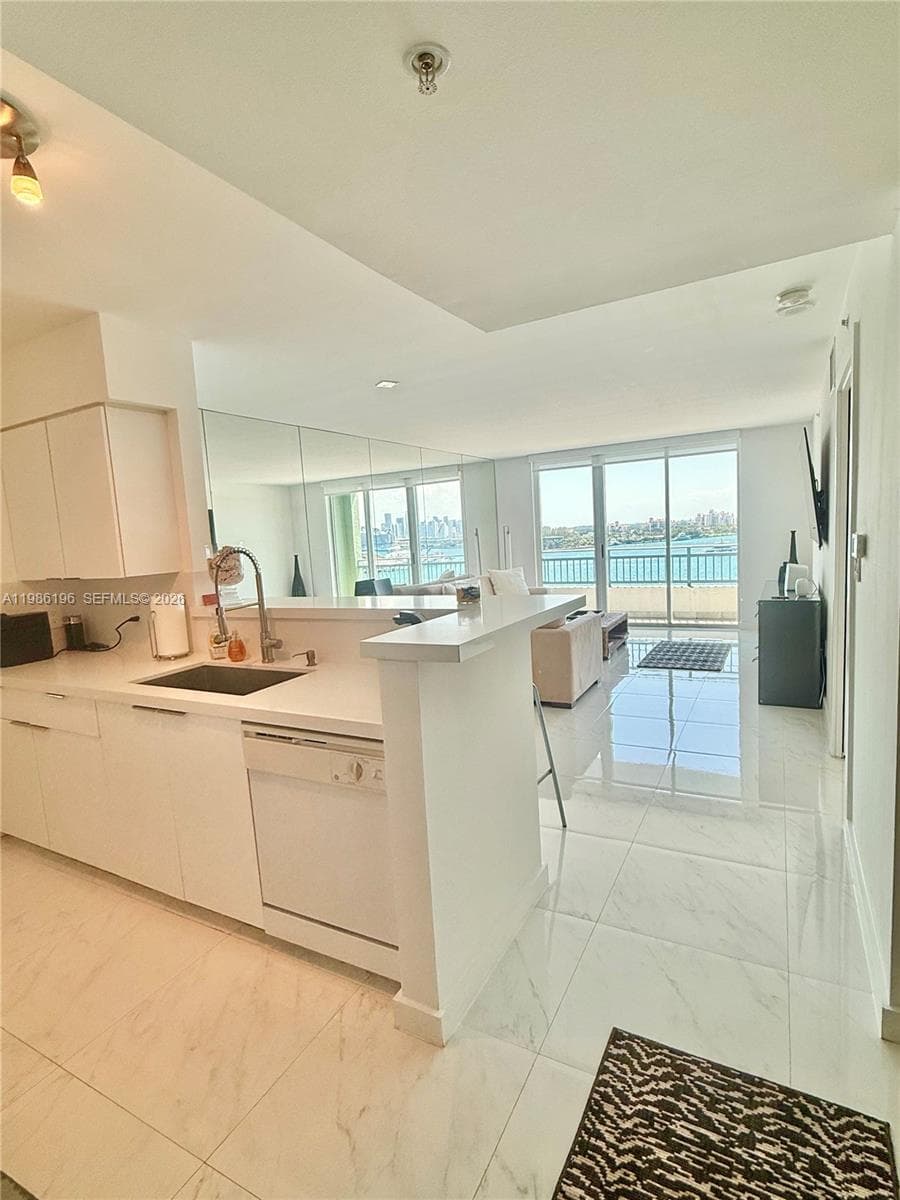 A11986196 — Miami Beach