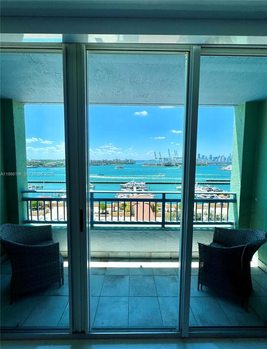 A11986196 — Miami Beach — 11