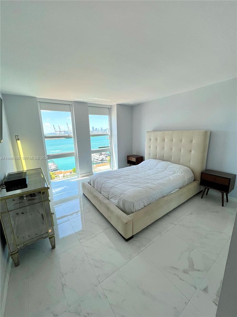 A11986196 — Miami Beach — 8
