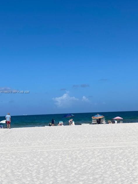 A11986270 — Miami Beach — 22