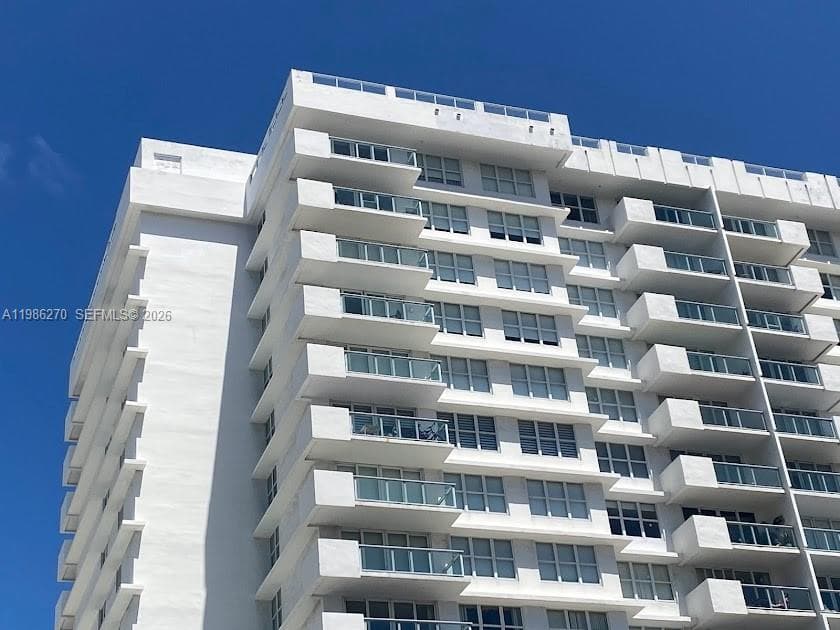 A11986270 — Miami Beach