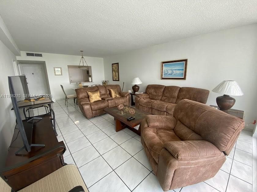 A11986270 — Miami Beach — 9