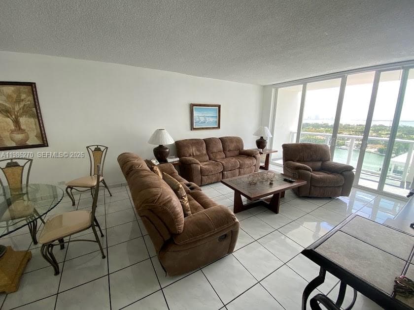 A11986270 — Miami Beach — 10