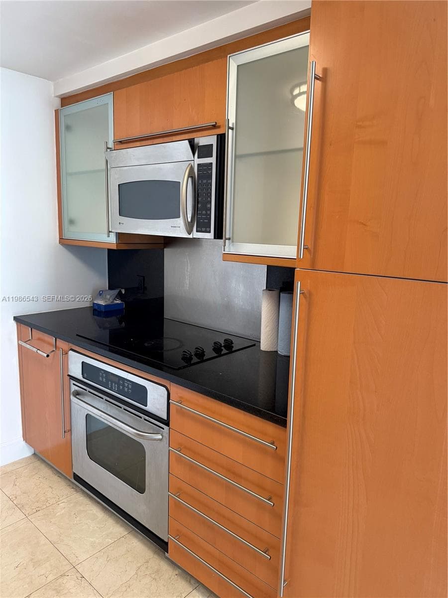 A11986543 — Miami Beach — 13