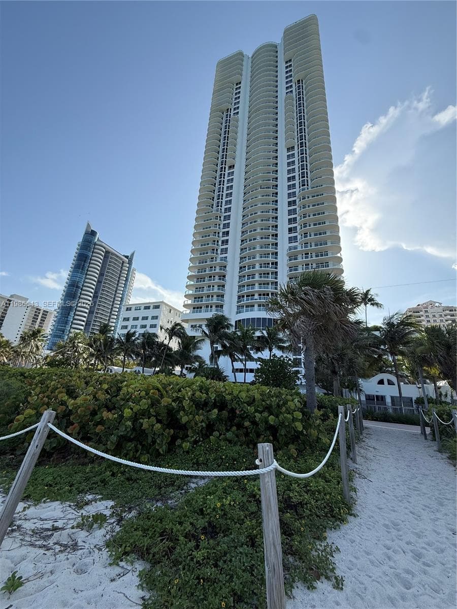 A11986543 — Miami Beach — 15