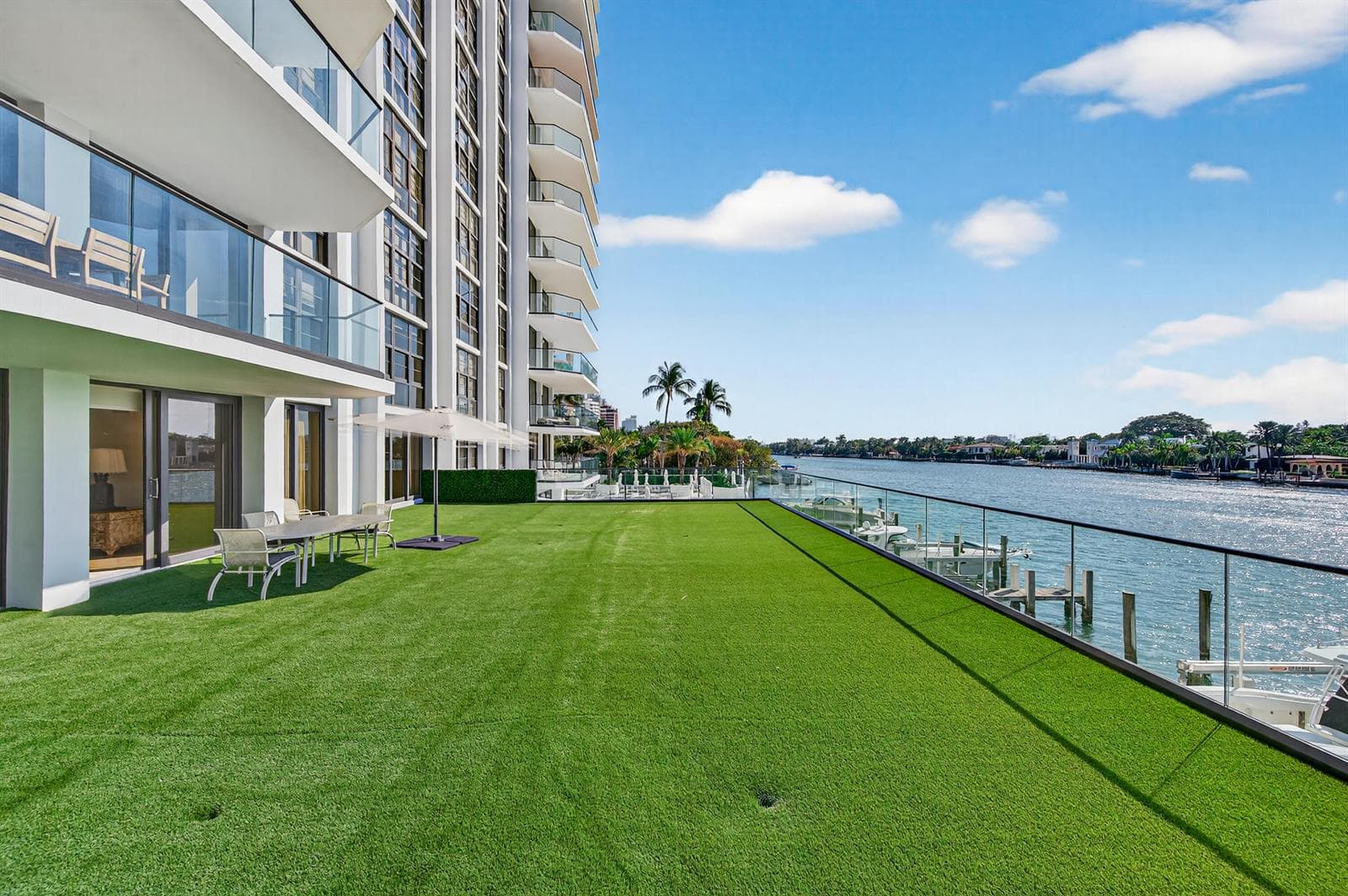 B26004751 — Miami Beach — 2