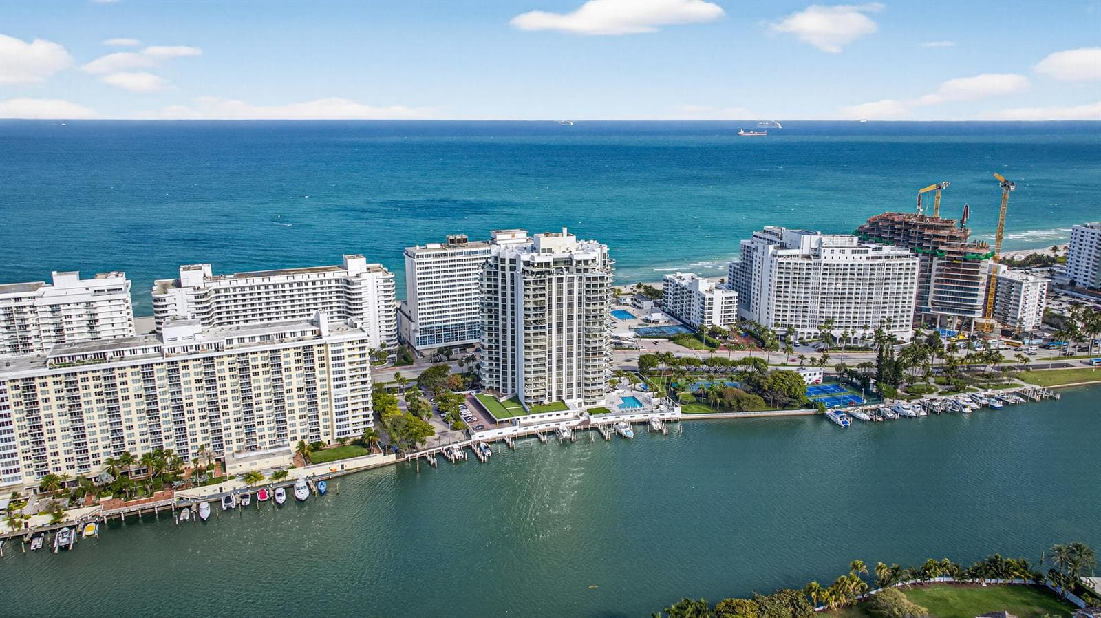 B26004751 — Miami Beach — 42